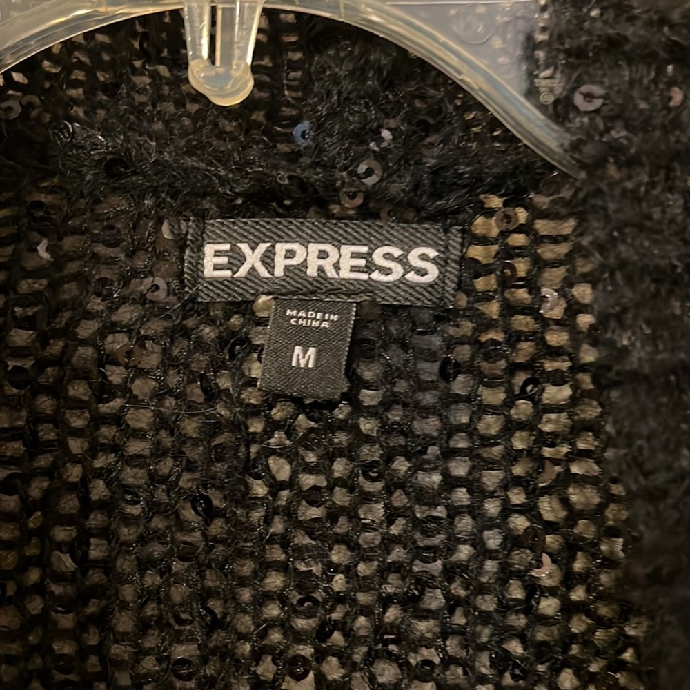 Express Black With Sequencing Throughout - image 2